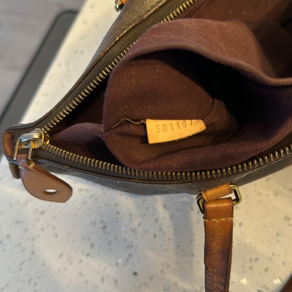 Louis Vuitton MONOGRAM CANVAS IENA PM - Picture 6 of 6